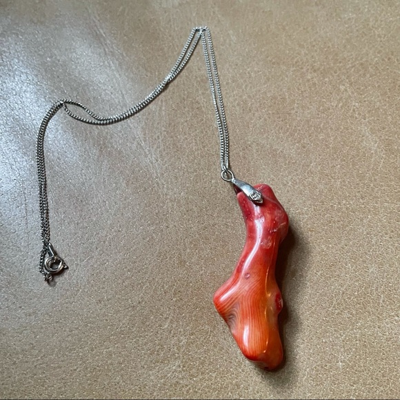 Jewelry - Coral pendant charm necklace